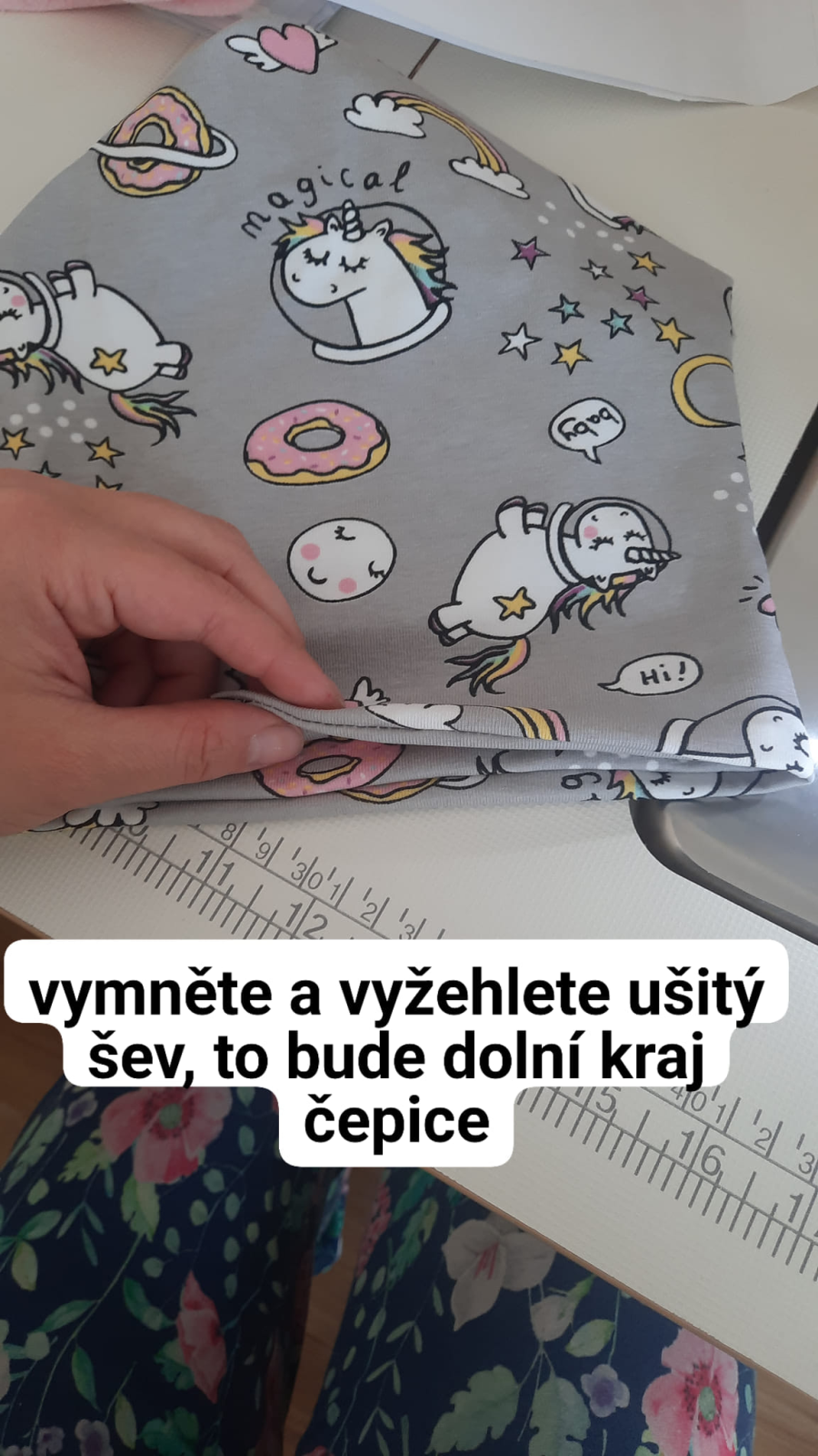 šev na dolním kraji vymněte a sežehlete.