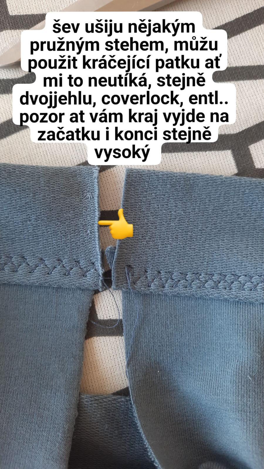 Vyžehlený a našpendlený kraj prošiji pružným ozdobným stehem.