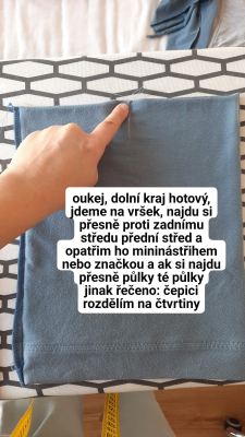 Nyní vytvoříme vršek čepice. proti zadnímu středu (který jsme teď odšili) si najdu střed přední. Zde udělám malý nástřih nebo položím špendlík a pak čepici ještě rozdělím a najdu čtvrtiny.  