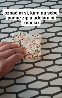 Označím, kam na sebe padne zip, udělám si značky.