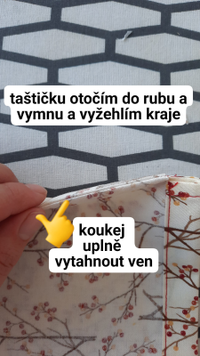 Sáček otočím do rubu a kraj úplně vymnu a vyžehlím do rovna.