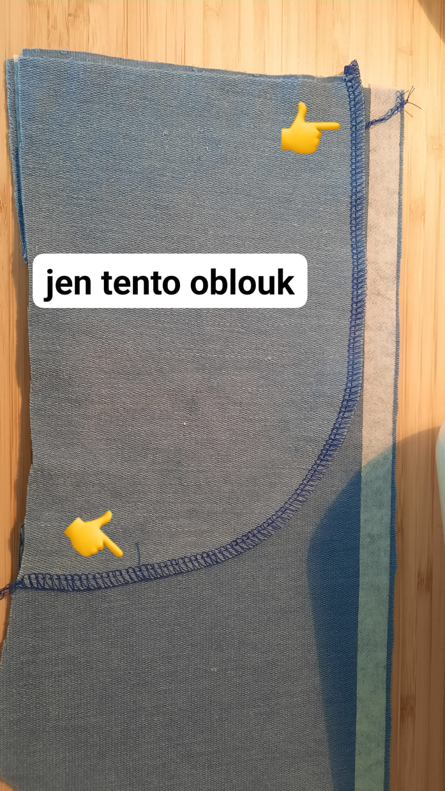 Kapsa je takto připravena a jdeme šít mikinu